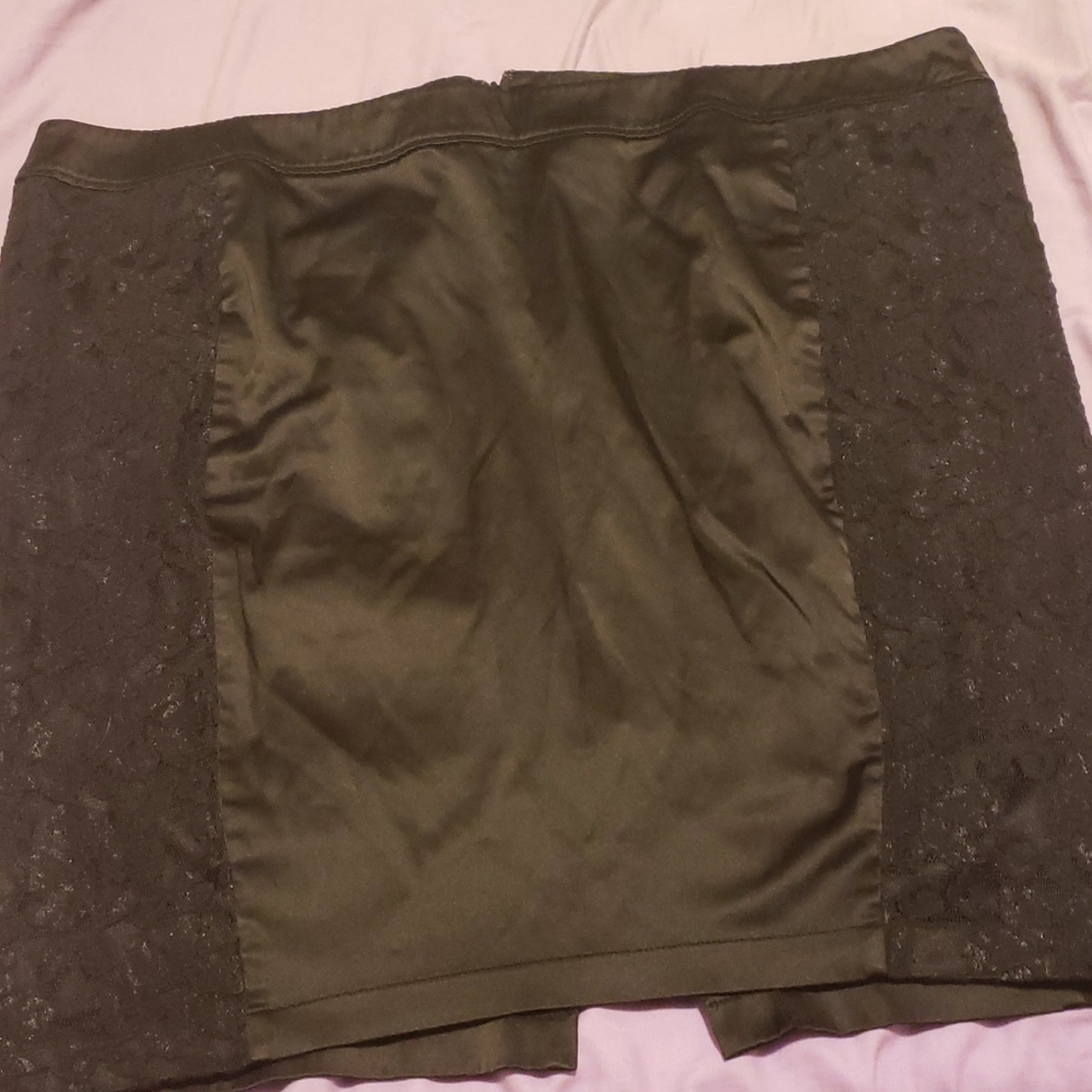 Torrid black with floral lace pencil skirt